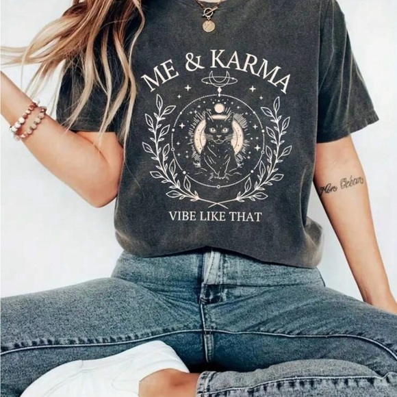 ♥️Women's Graphic Tee in Dark Grey - Picture 1 of 6